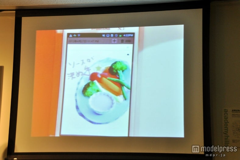 オススメレシピの一つ「バーニャカウダー」。水切りした豆腐、ピーナッツバター、塩コショウで作ったソースがポイント。