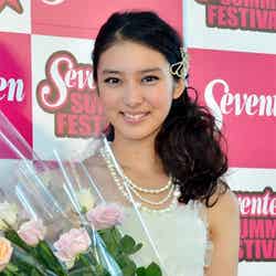 「Seventeen 夏の学園祭2012」にて卒業式が行われた武井咲
