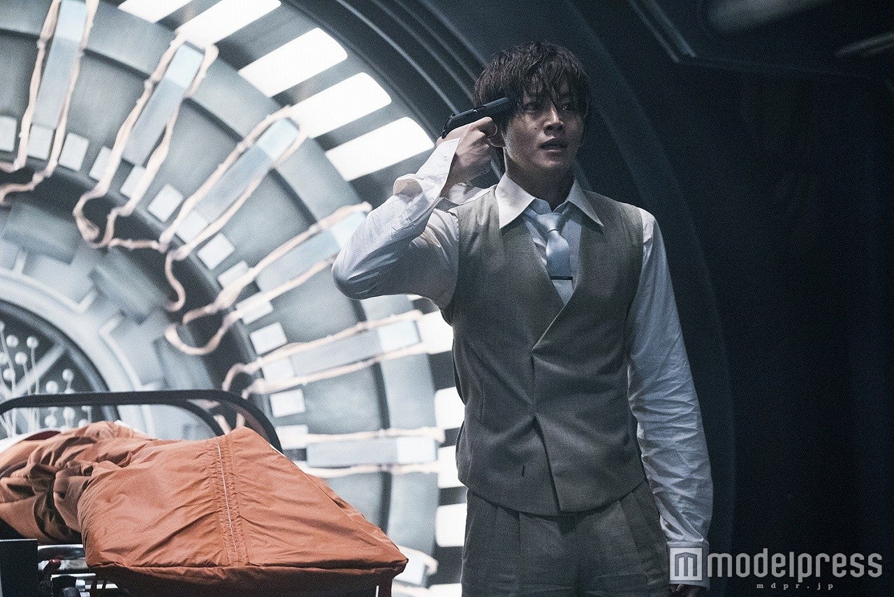 映画「秘密 THE TOP SECRET」より（C）2016「秘密 THE TOP SECRET」製作委員会