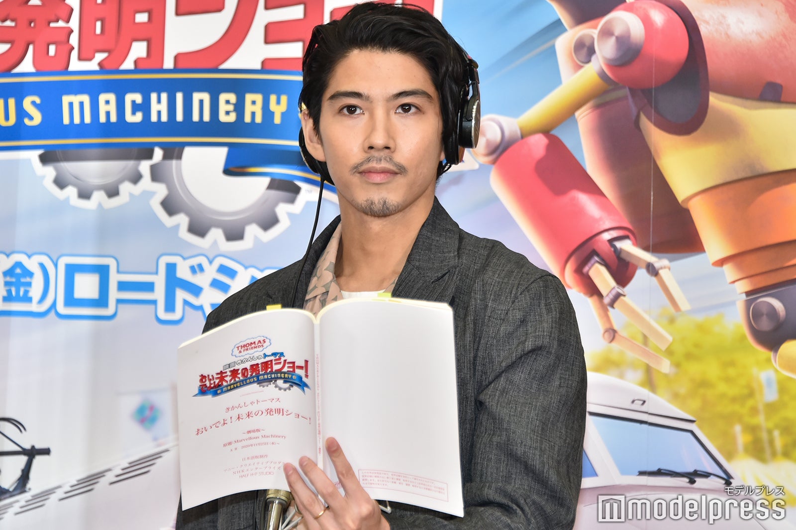 公開アフレコを実施する賀来賢人 （C）モデルプレス