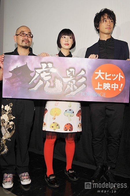 映画「虎影」の大ヒット舞台挨拶の様子（左から）西村喜廣監督、鳥居みゆき、斎藤工