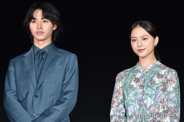 山崎賢人、清原果耶 (C)モデルプレス