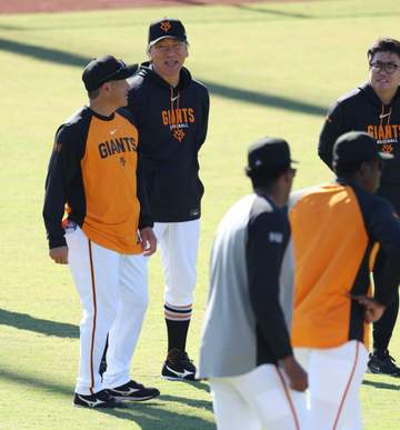 巨人・松井監督 秋季キャンプ2日目は「自分の情報収集の場」 ティマ、山瀬の打撃練習に熱視線も選手と直接接する場面はなし