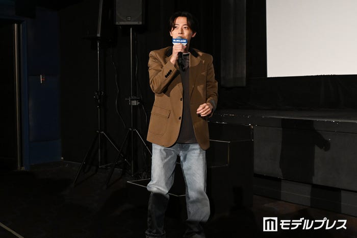 高橋文哉のサプライズでパニックに陥る櫻井海音(C)モデルプレス