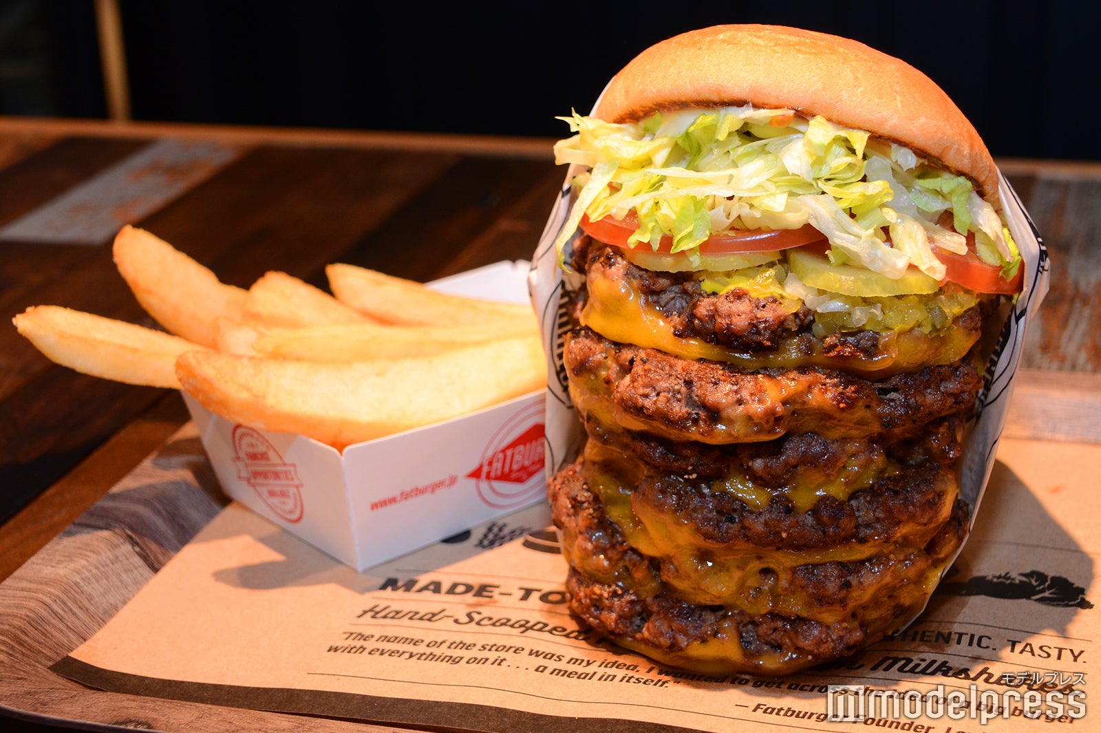 USキングバーガー2,560円、ファットポテト280円（C）モデルプレス