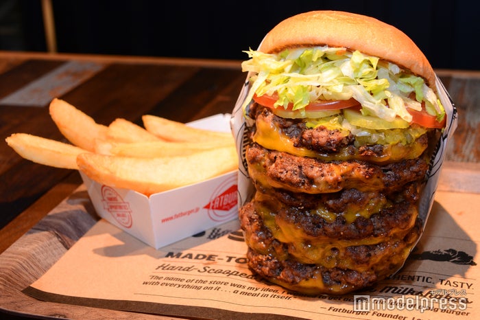 USキングバーガー2,560円、ファットポテト280円（C）モデルプレス