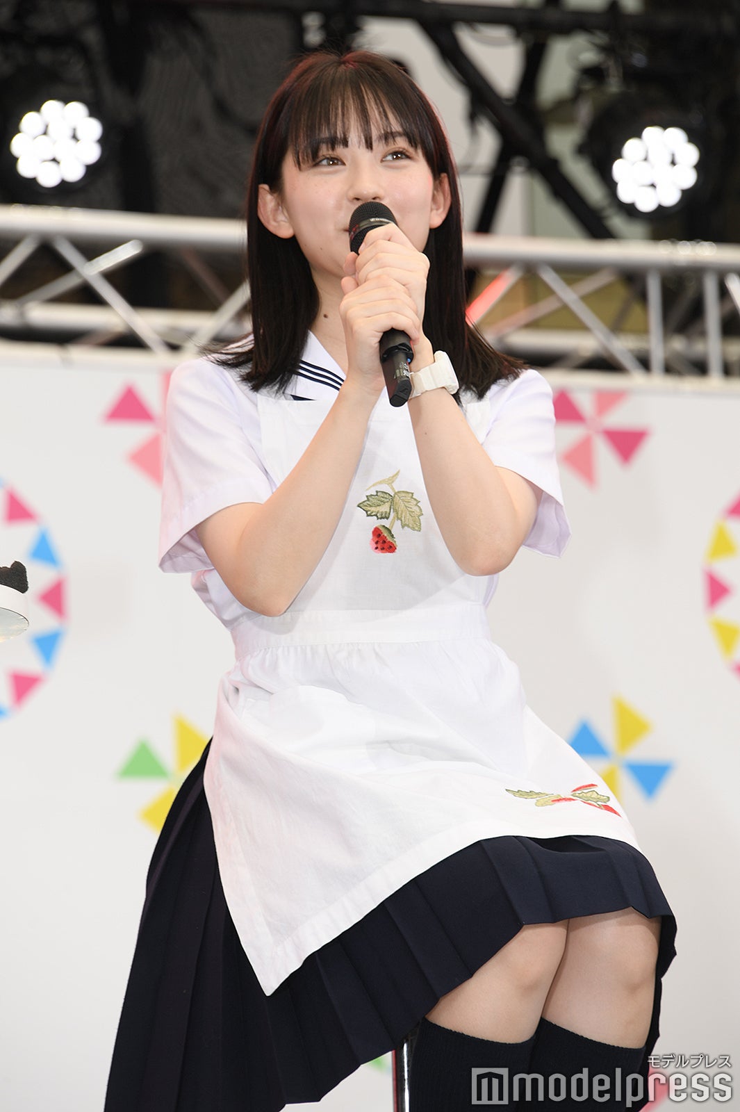 いちごエプロン姿で登場した畑芽育（C）モデルプレス