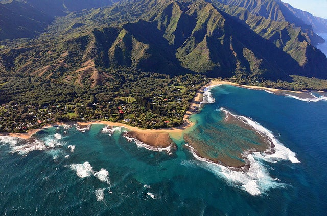 ハナレイビーチ／photo by Geordie Mott