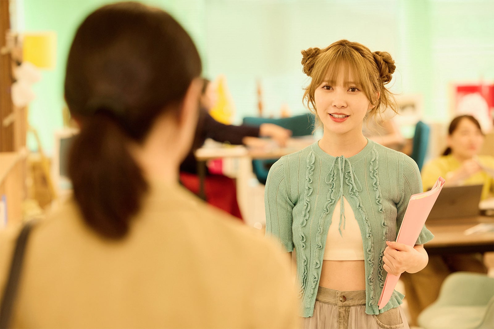 森カンナ、加藤史帆（C）「彩香ちゃんは弘子先輩に恋してる」製作委員会・MBS／第7話より