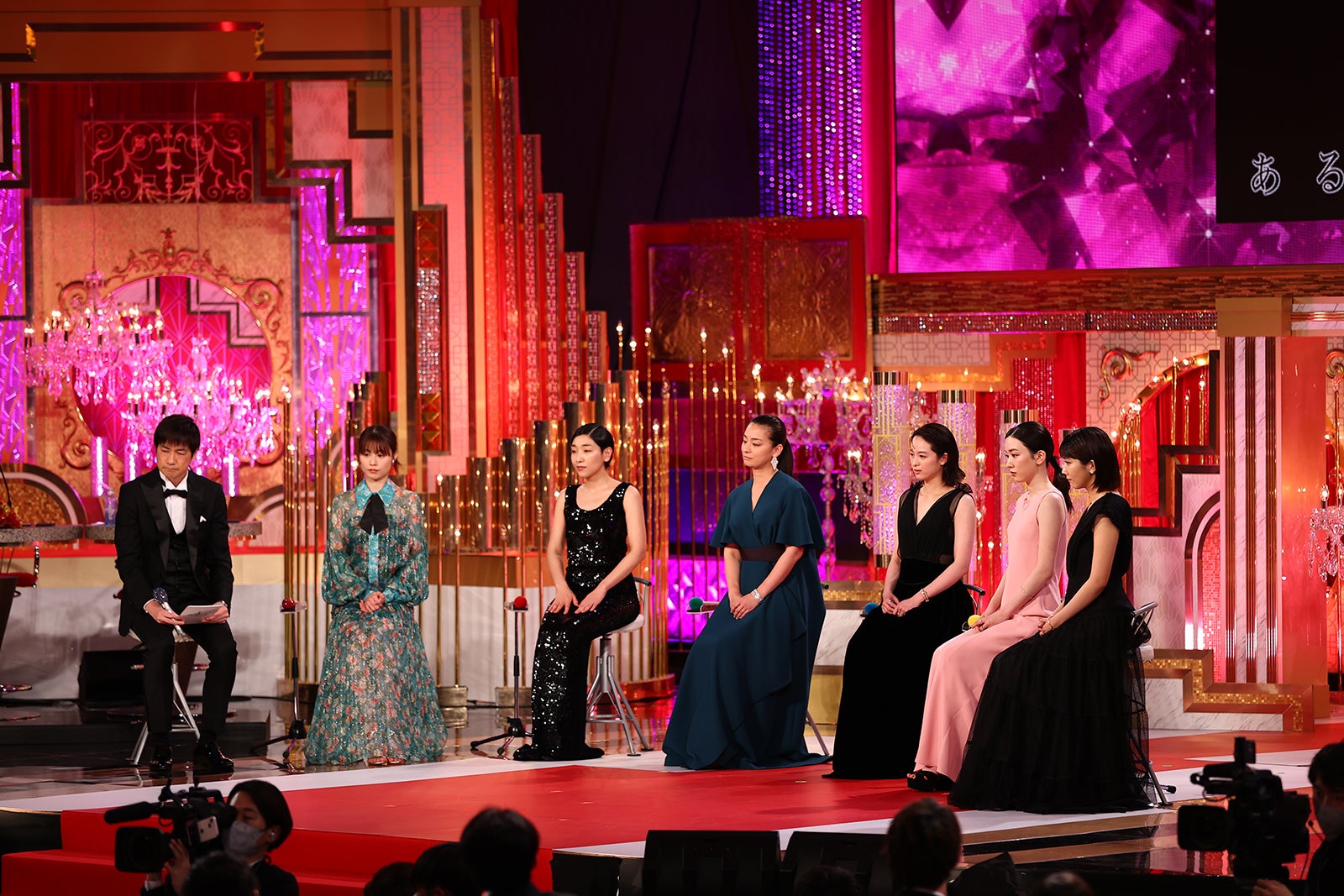 羽鳥慎一アナウンサー、有村架純、安藤サクラ、尾野真千子、清野菜名、永野芽郁、松本穂香（写真提供：東京写真記者協会）