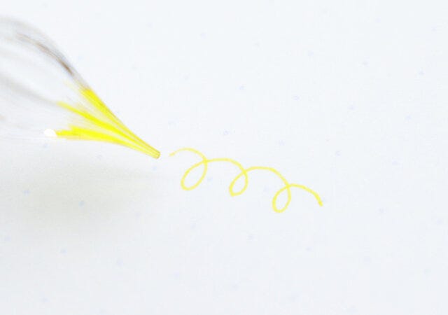 スリーピー　ラインストーンガラスペン（YL）　ペン先　使用例　書き心地