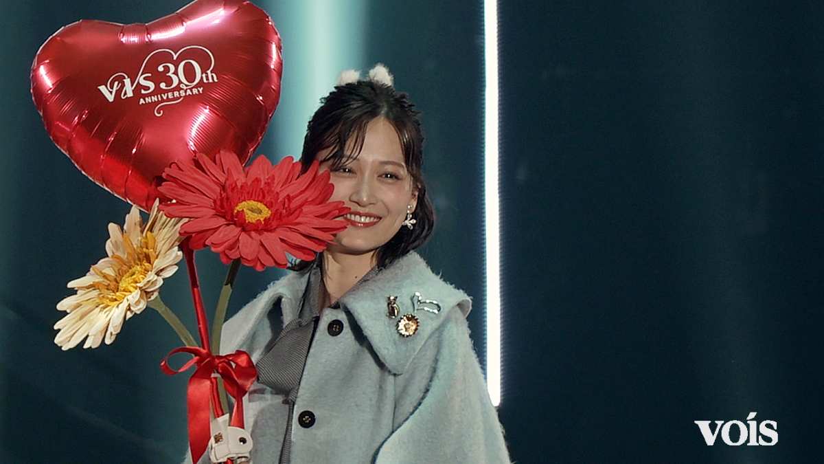 山下美月、多幸感リップでキュートさ倍増 美脚際立つ甘辛ルックでランウェイ