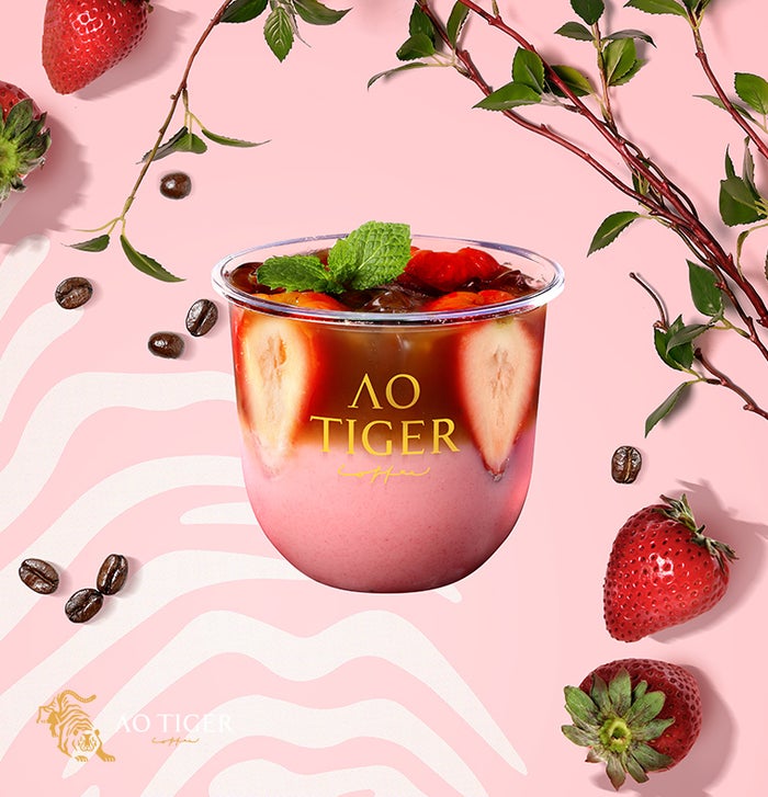 フルーツラテ（イチゴ）¥550 ／画像提供：AOTIGER