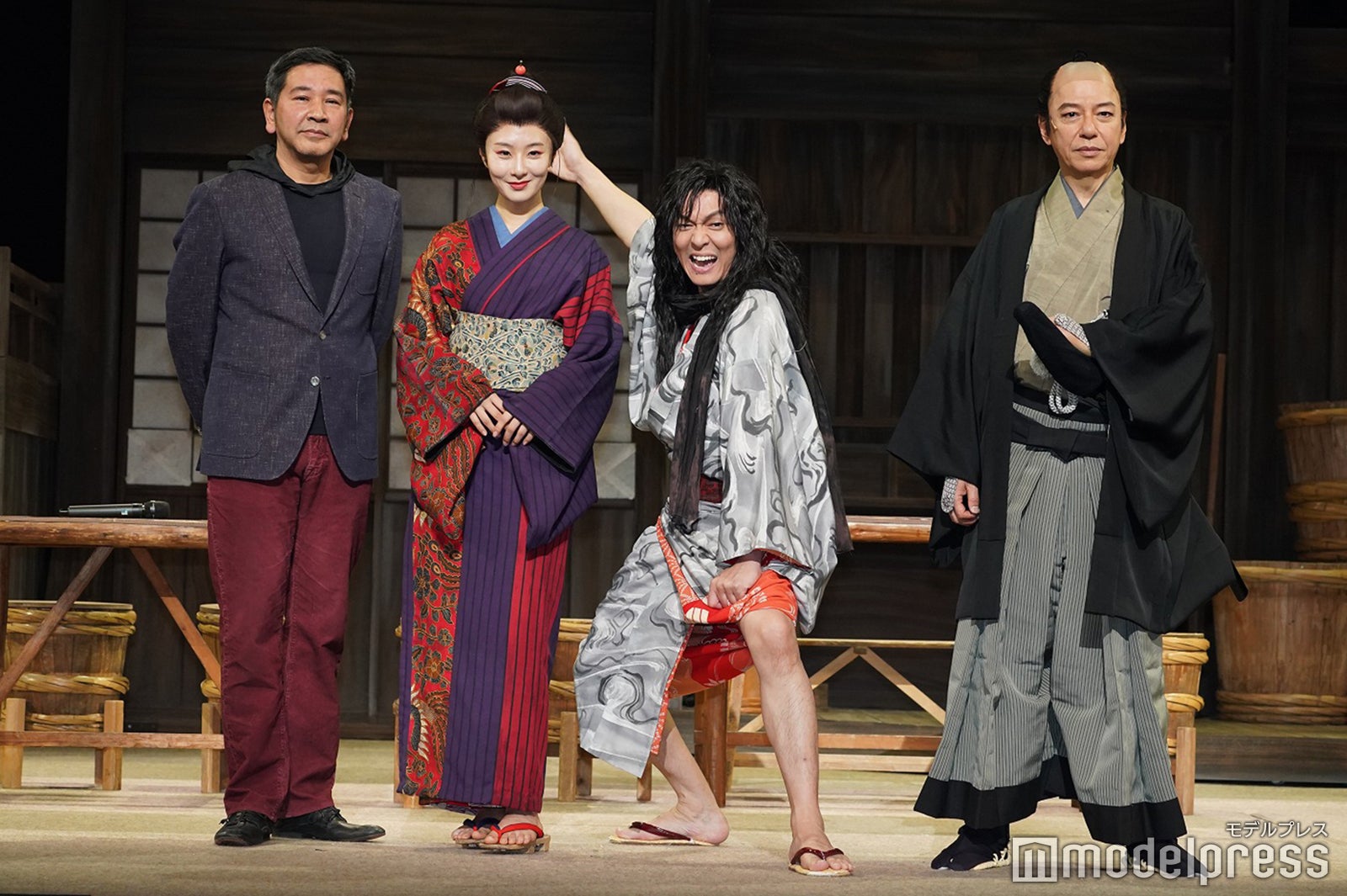 （左から）一色隆司氏、玄理、丸山隆平、板尾創路（C）モデルプレス