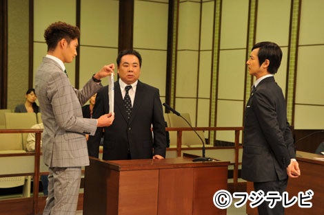 「リーガルハイ」に出演する（左より）岡田将生、塚地武雅、堺雅人