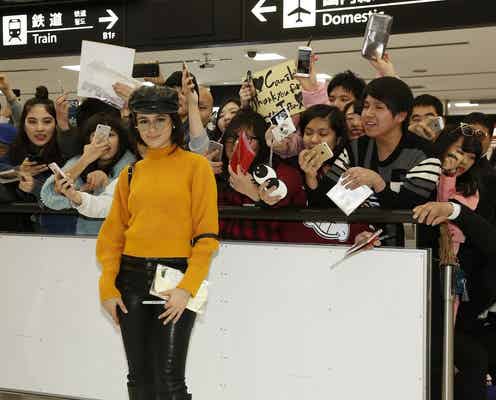 “グラミー賞でも注目”カミラ・カベロ、ソロで初来日 100名のファン集結で歓迎