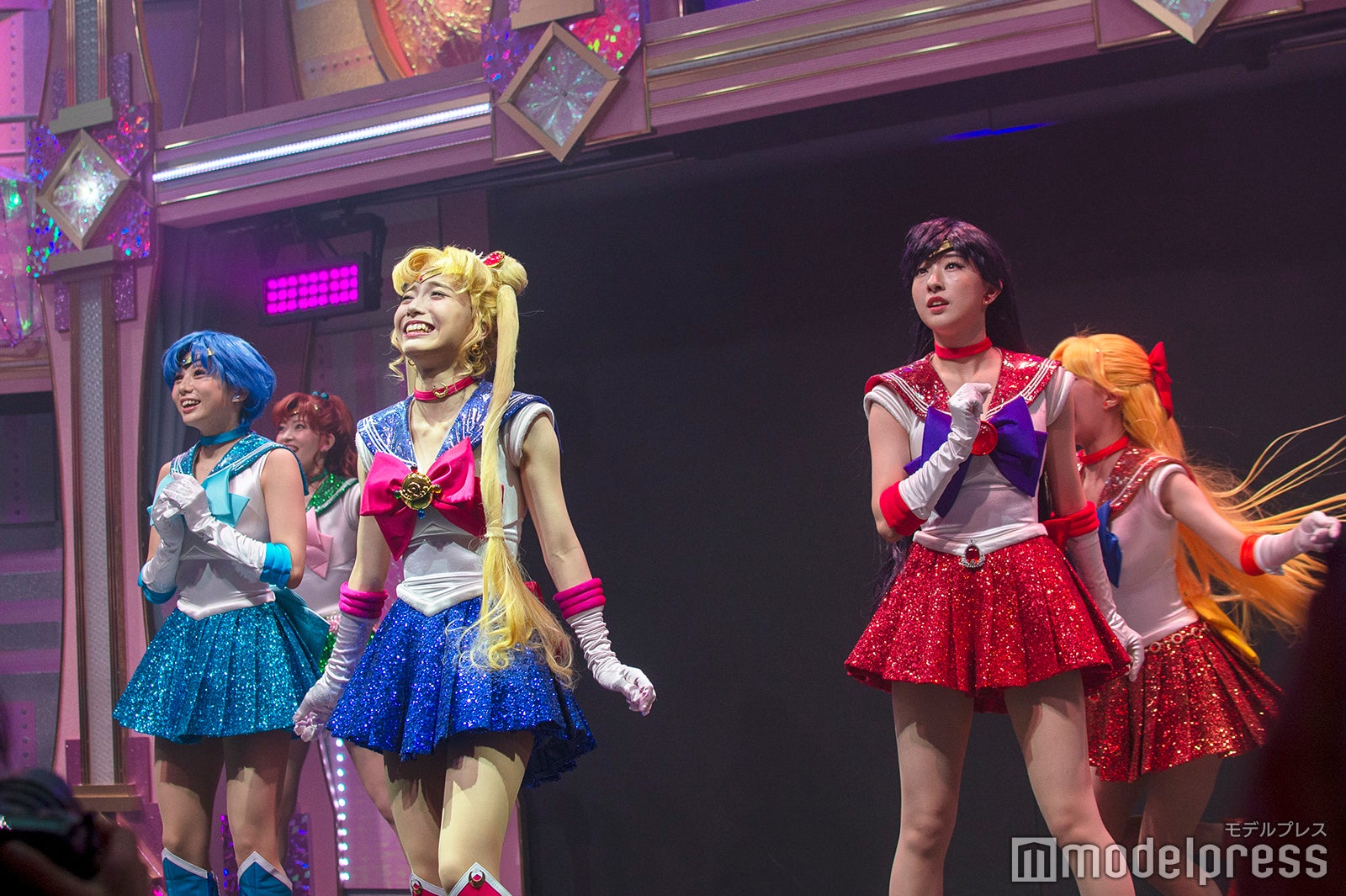 ショーの様子（C）モデルプレス
