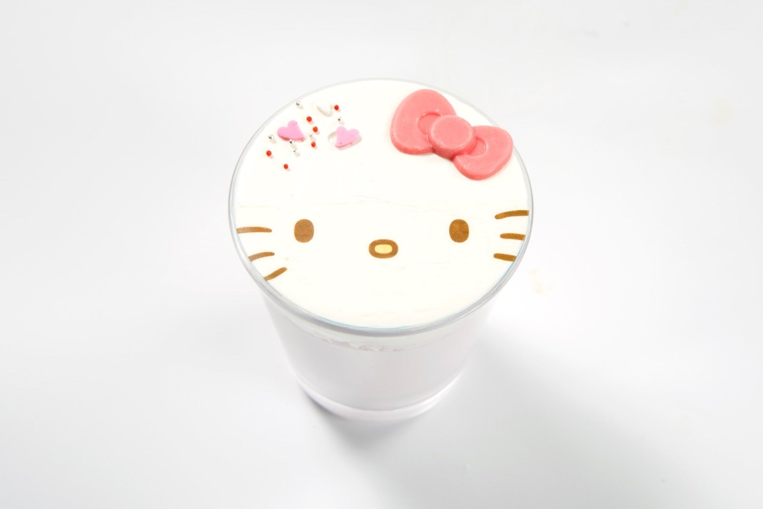 ハローキティのチョコスムージー

¥830（C）1976，1999，2017 SANRIO CO．，LTD．