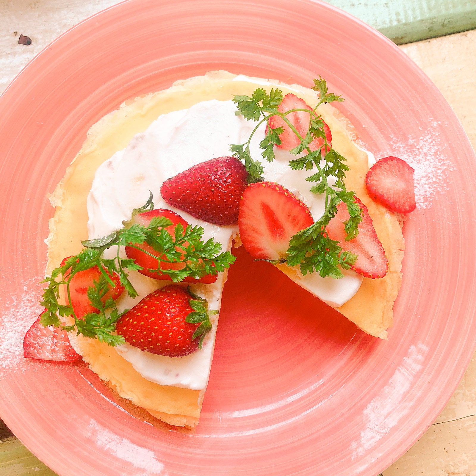 いちごのティラミスクレープ／画像提供：柏原歩