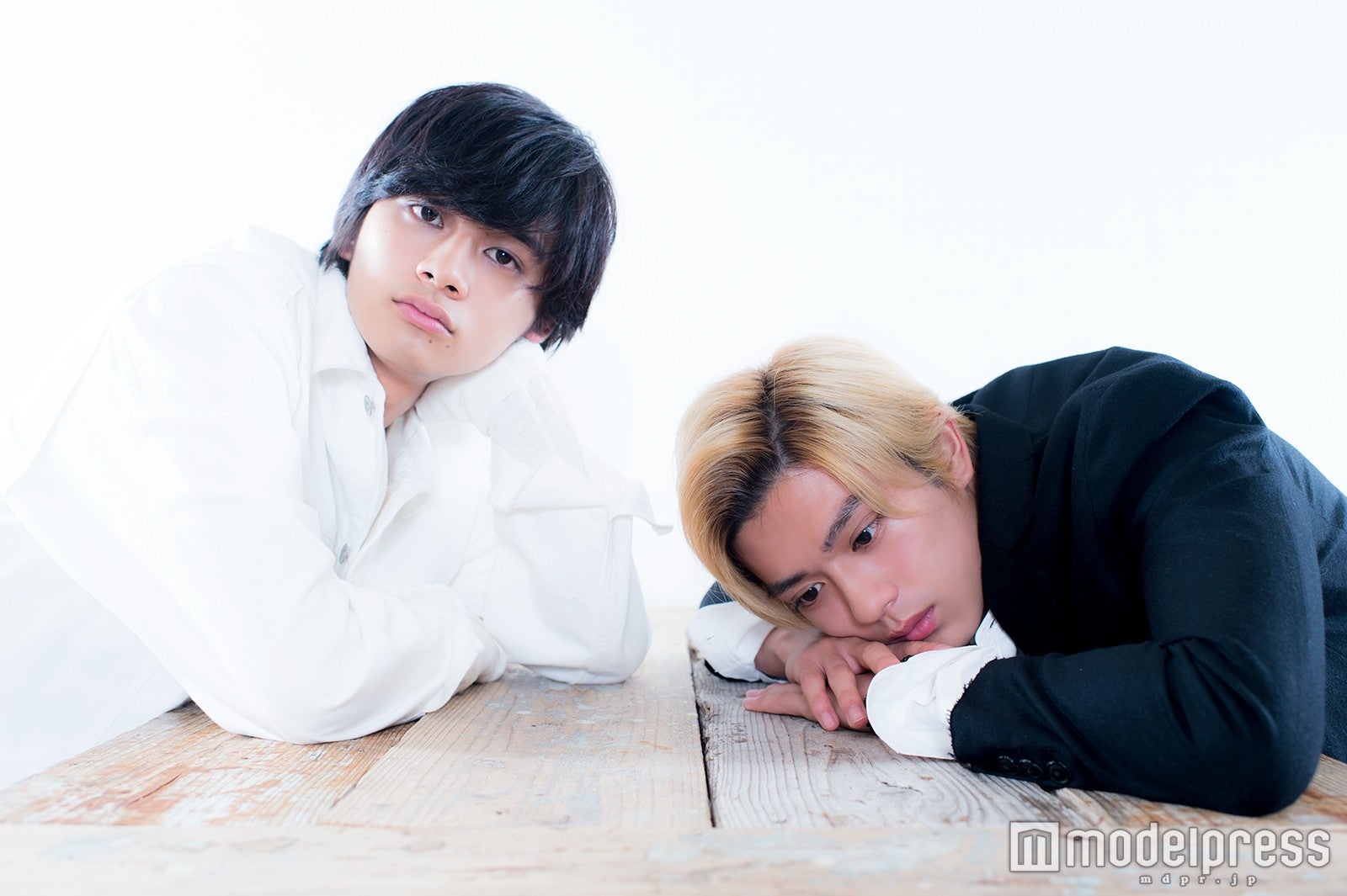 （左から）北村匠海、真剣佑（C）モデルプレス