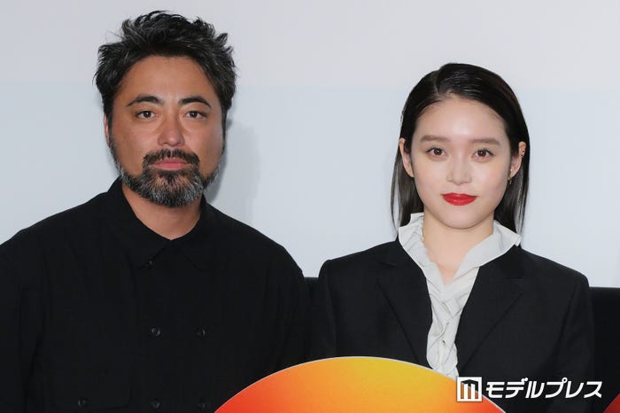 山田孝之、高石あかり(C)モデルプレス