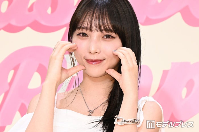 元乃木坂46与田祐希、美脚際立つオフショット公開「お肌すべすべ」「爽やかな色気」と反響