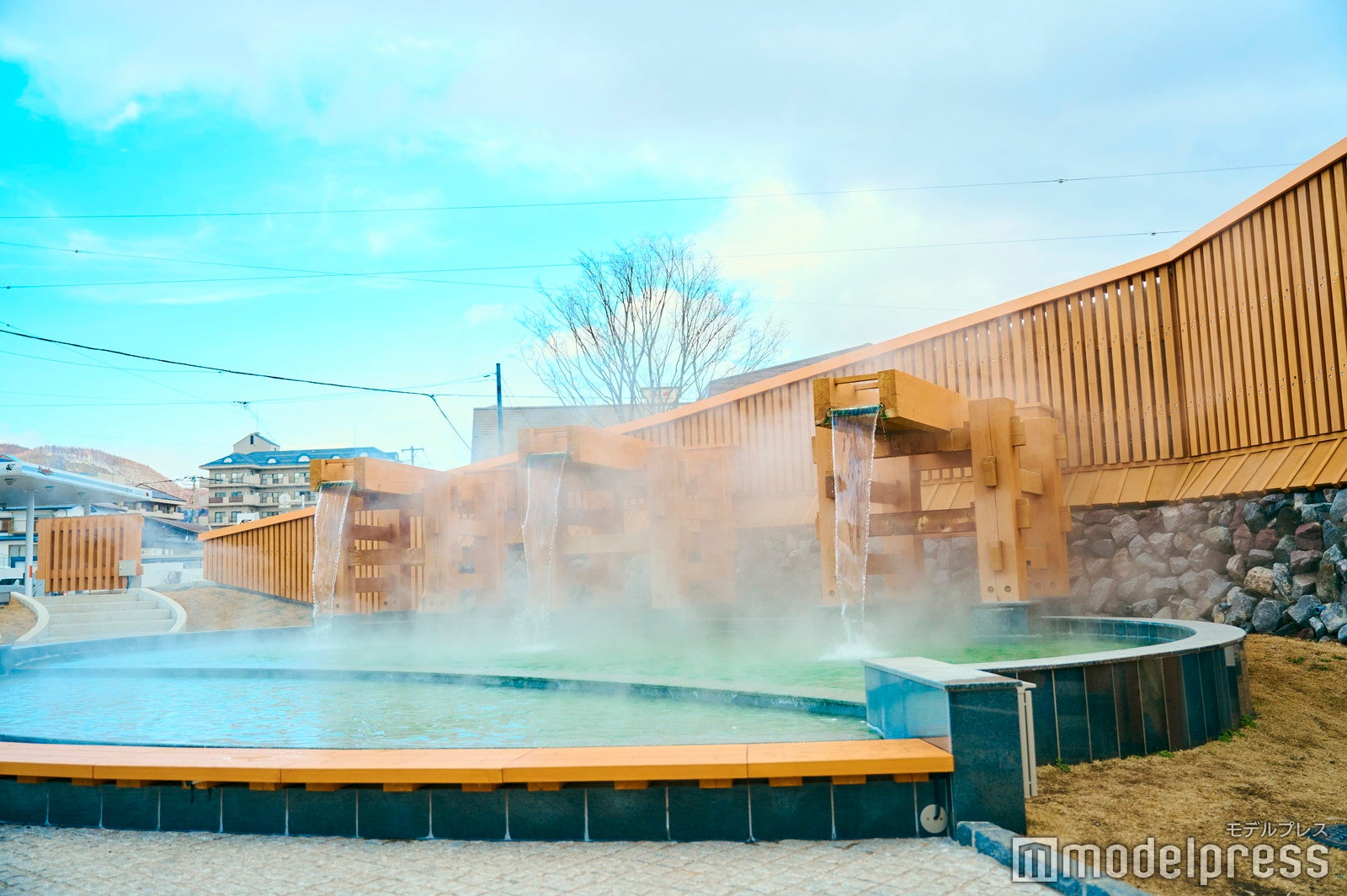 熱めの足湯が移動疲れを癒すのに最高（C）モデルプレス