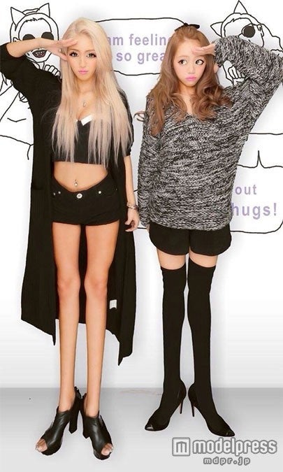 全身撮影では細く長い脚に