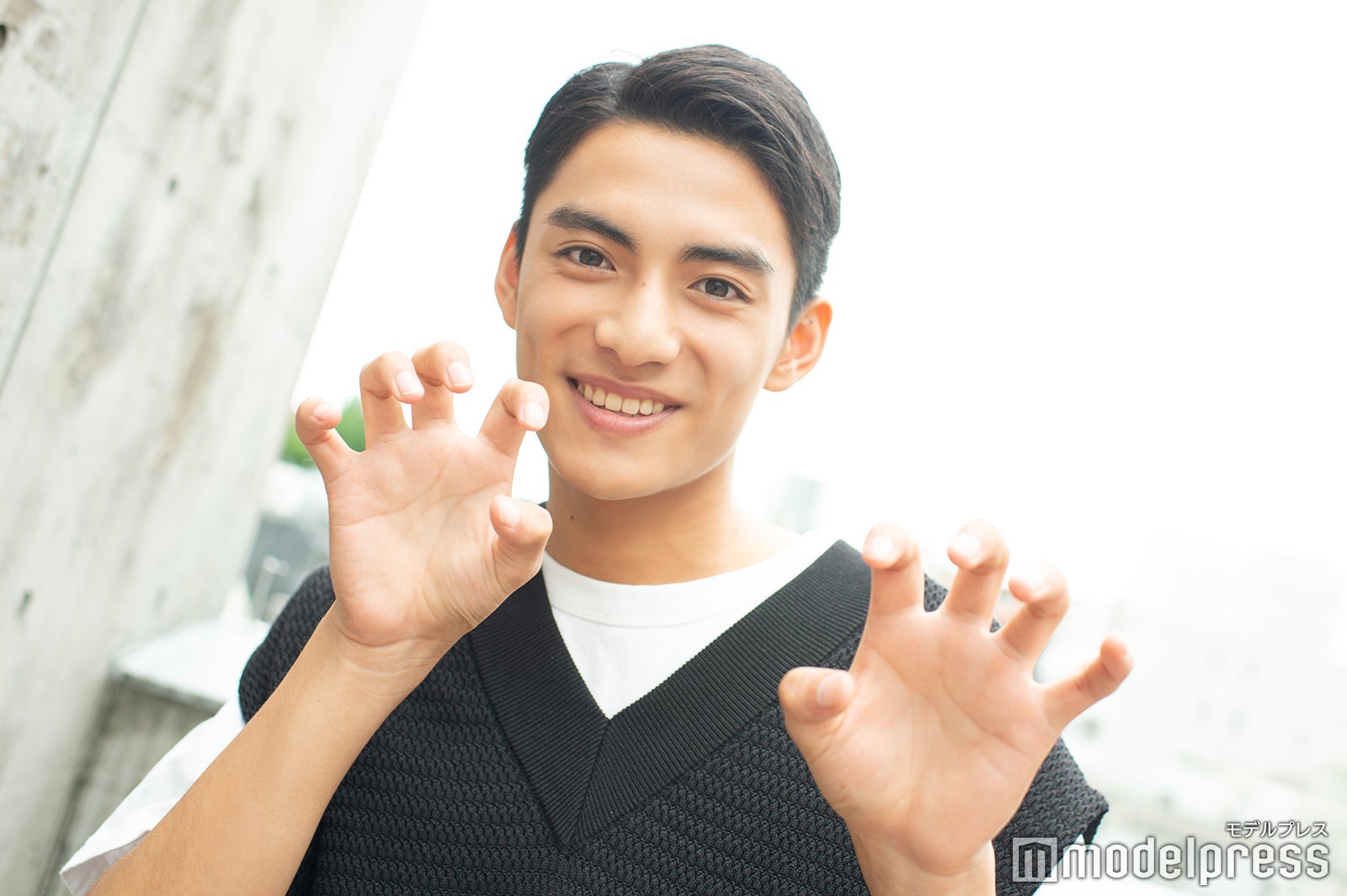 “オオカミポーズ”／藤枝喜輝 （C）モデルプレス