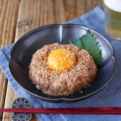 混ぜるだけで簡単おつまみ!「さば缶ユッケ」の作り方