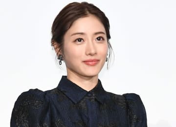 石原さとみ、東陽一監督を追悼 デビュー作「私のグランパ」でメガホン「胸が苦しく締め付けられる思い」【全文】