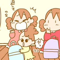 妹が姉たちの遠足準備に興味津々!お古のリュックで気をそらす作戦が…【ふたごむすめっこ×すえむすめっこ】