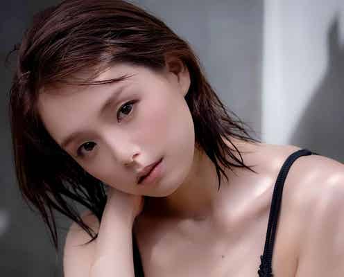 篠崎愛、美バスト大胆披露 セクシーな濡れ肌にドキッ