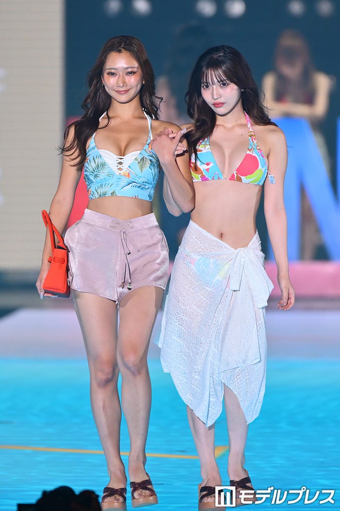 秋山愛、黒嵜菜々子(C)モデルプレス