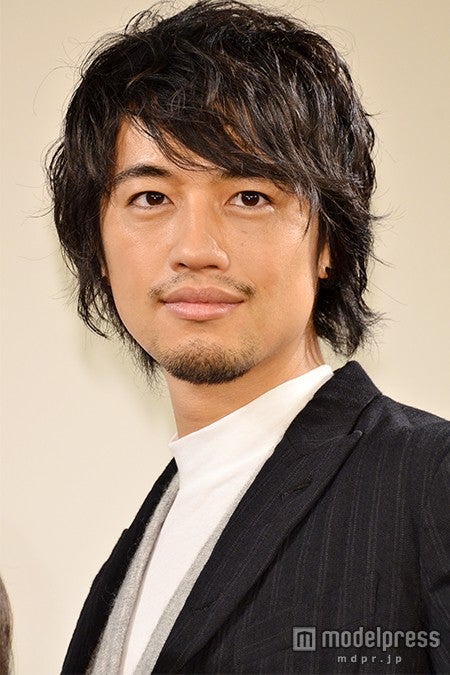 斎藤工、思春期の気まずい瞬間を告白「エロ本が…」
