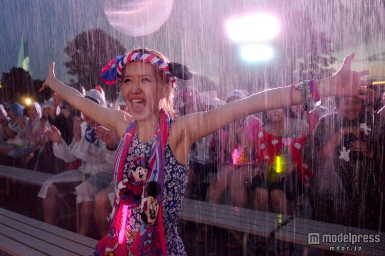 夜は昼より水の量が多いです／モデル：河西里音