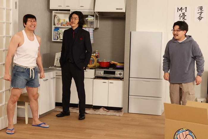 (左から)長田庄平、粗品、伊藤俊介(C)フジテレビ