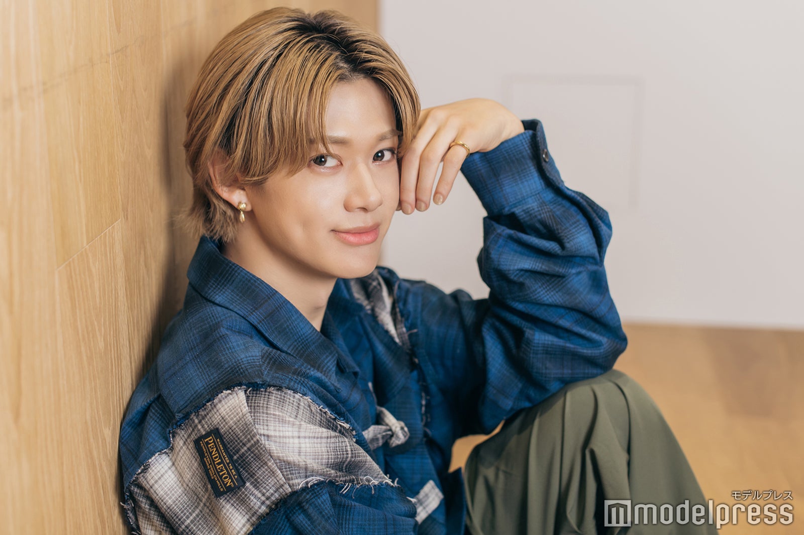 奇跡の29歳”BUDDiiS小川史記、代名詞が思わぬ広がり 1st写真集で