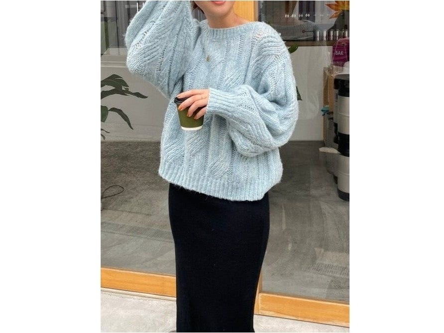 コーデのキーになりやすいニットは人とかぶりにくいデザインがほしい！　出典：WEAR