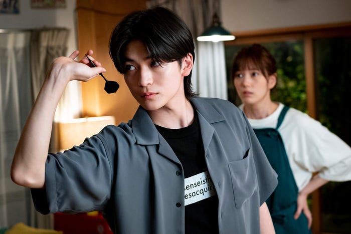 高橋文哉、本田翼 「君の花になる」第3話より(C)TBS