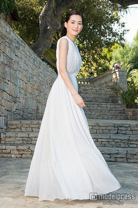 凛と艶やかな花嫁姿は今までにない大人な一面