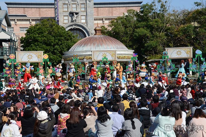 「ホリデーグリーティング・フロム・セブンポート」ツリーが集まるとキャラクターも集合