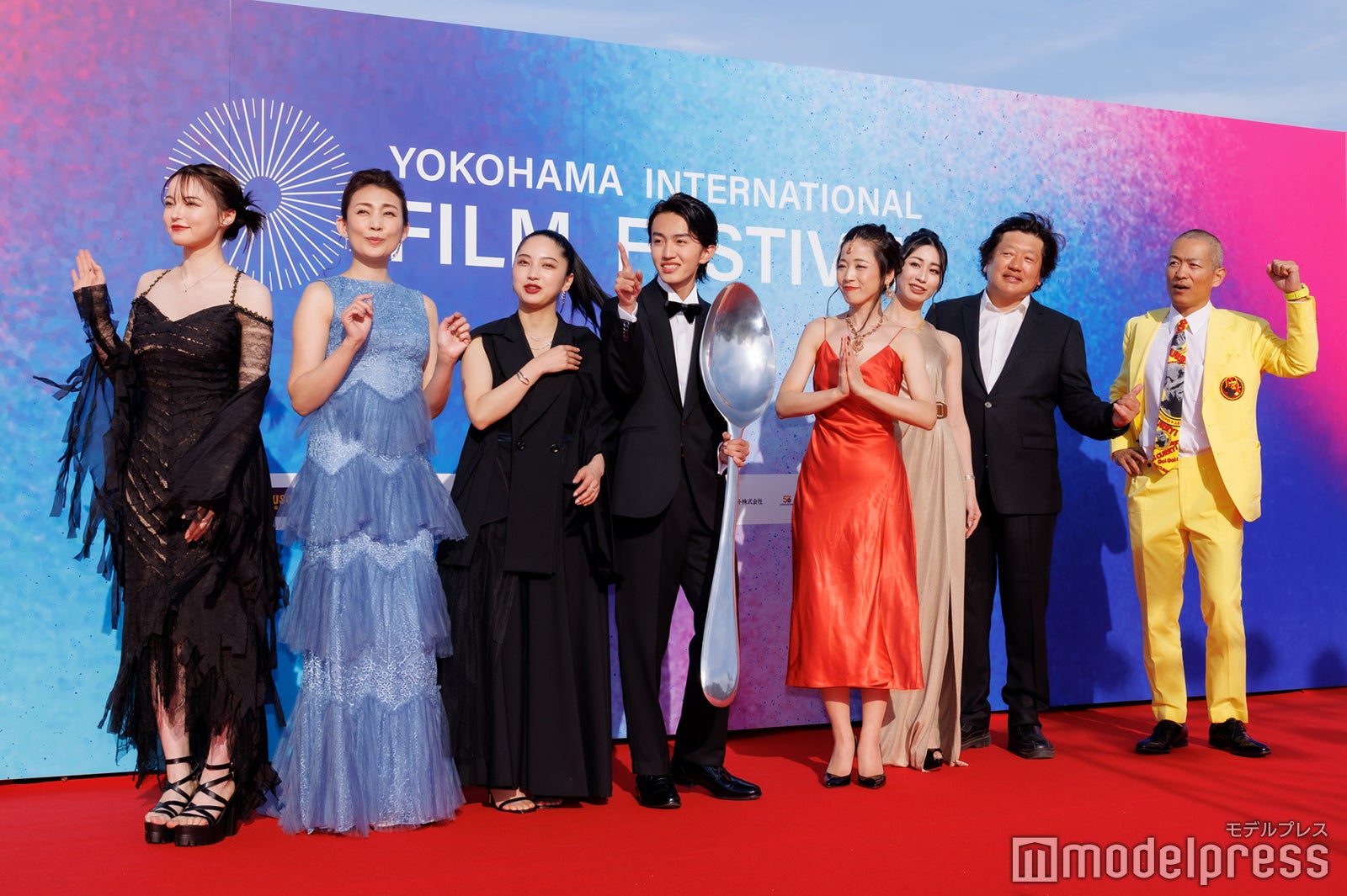 映画「スパイスより愛を込めて」出演者ら（C）モデルプレス