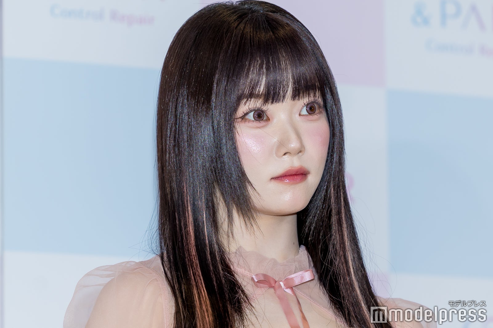 Billlieつき、ミニワンピ姿で登場 “一生懸命起こす”メンバー告白