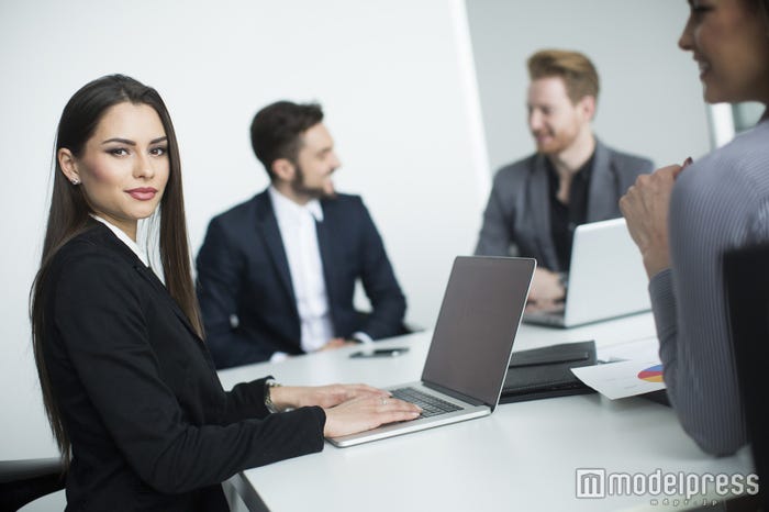 オフィス内でのイチャイチャ禁止!(Photo by Boggy/Fotolia)