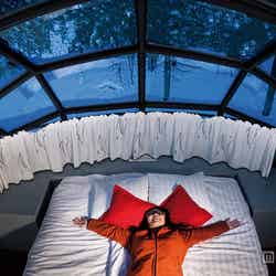 Kakslauttanen Arctic Resort(カクシラウッタネンアークティックリゾート)、あたたかな客室は全面ガラス張り/画像提供:フィンランド政府観光局