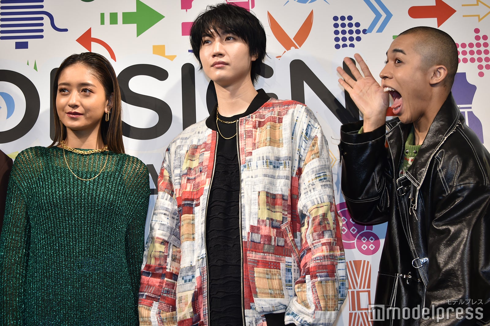 池田美優、桜田通、フォトセッションを盛り上げるロイ（C）モデルプレス