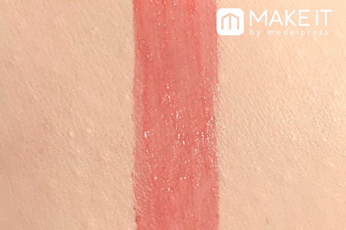 【ロレアルパリ】「グラムシャイン バーミーグロス」“910 パッションフルーツパーフェクト”使用 (C)メイクイット