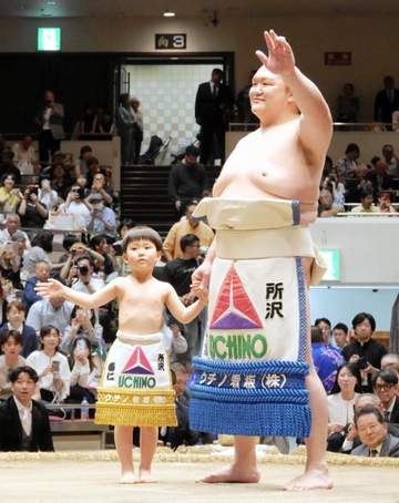 元北勝富士が息子との土俵入りに感慨深げ、5歳長男は当初嫌がるも「それだとパパが一人になっちゃう」【大相撲】