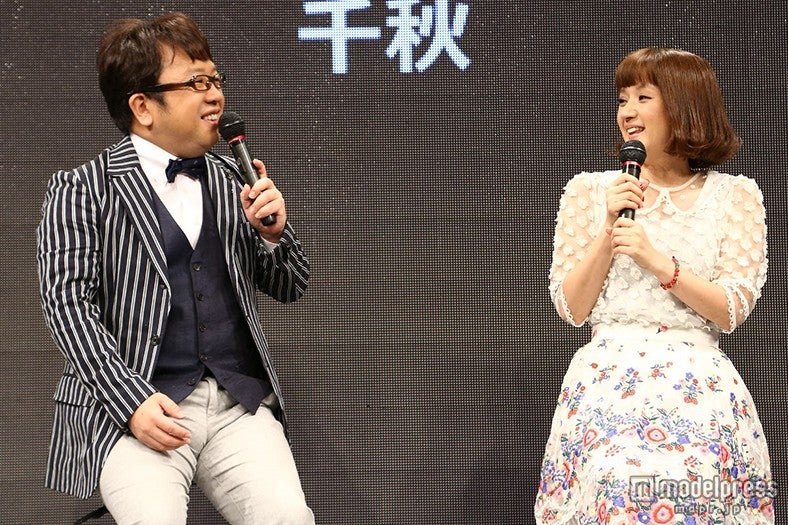 （左から）天野ひろゆき、千秋